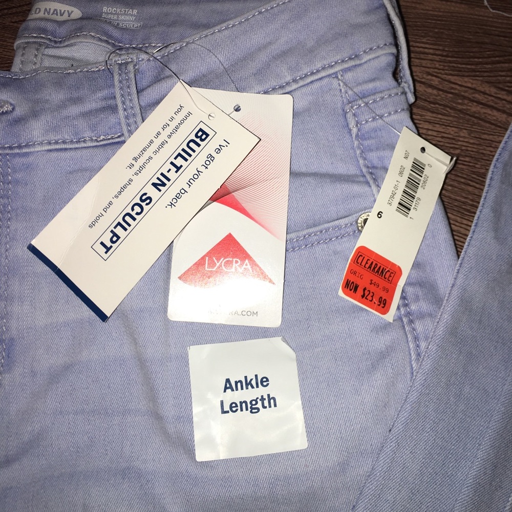 NWT Light Wash Old Navy Rockstar Super Skinny
